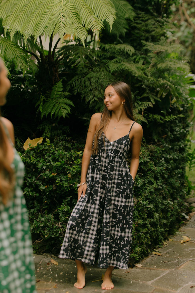 『kiira 』Linen quilt jump suit Black M Linen quilt jump suit – KiiRA_Shikica Tokyo