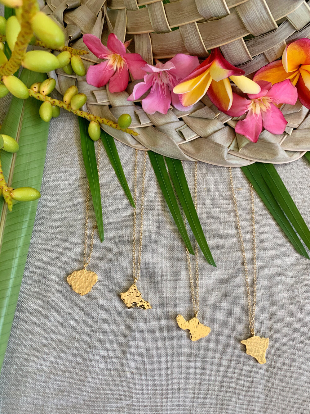 20% to Maui Food Bank — Textured Single Hawaiian Island Pendant necklace