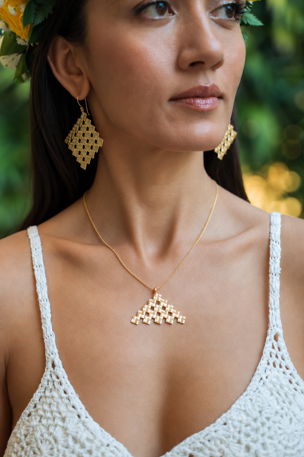 Mauna (Mountain) Pendant necklace
