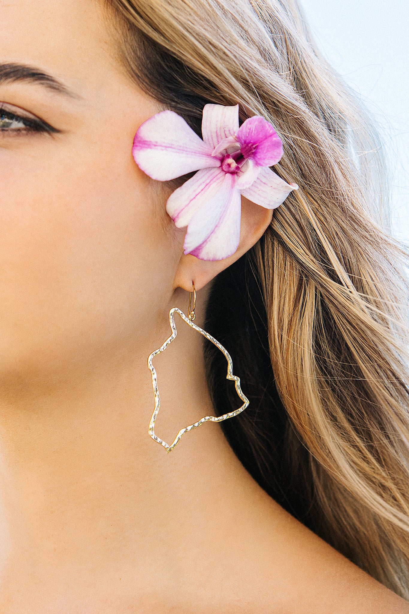 Manoa Monstera Leaf drop earrings – [ki-ele]