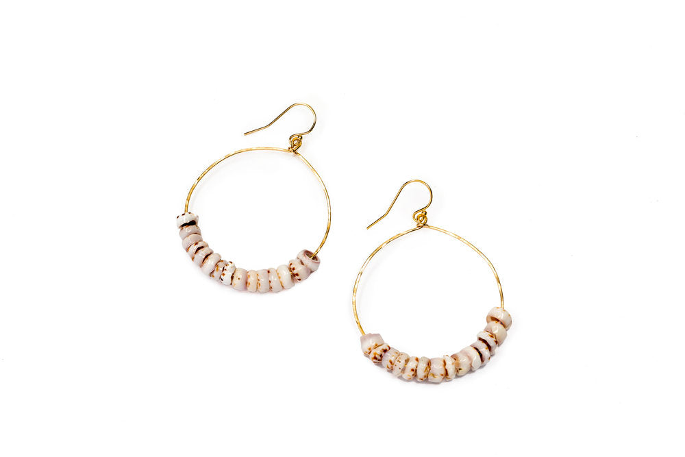 Manini Spot Puka Small hoop earrings