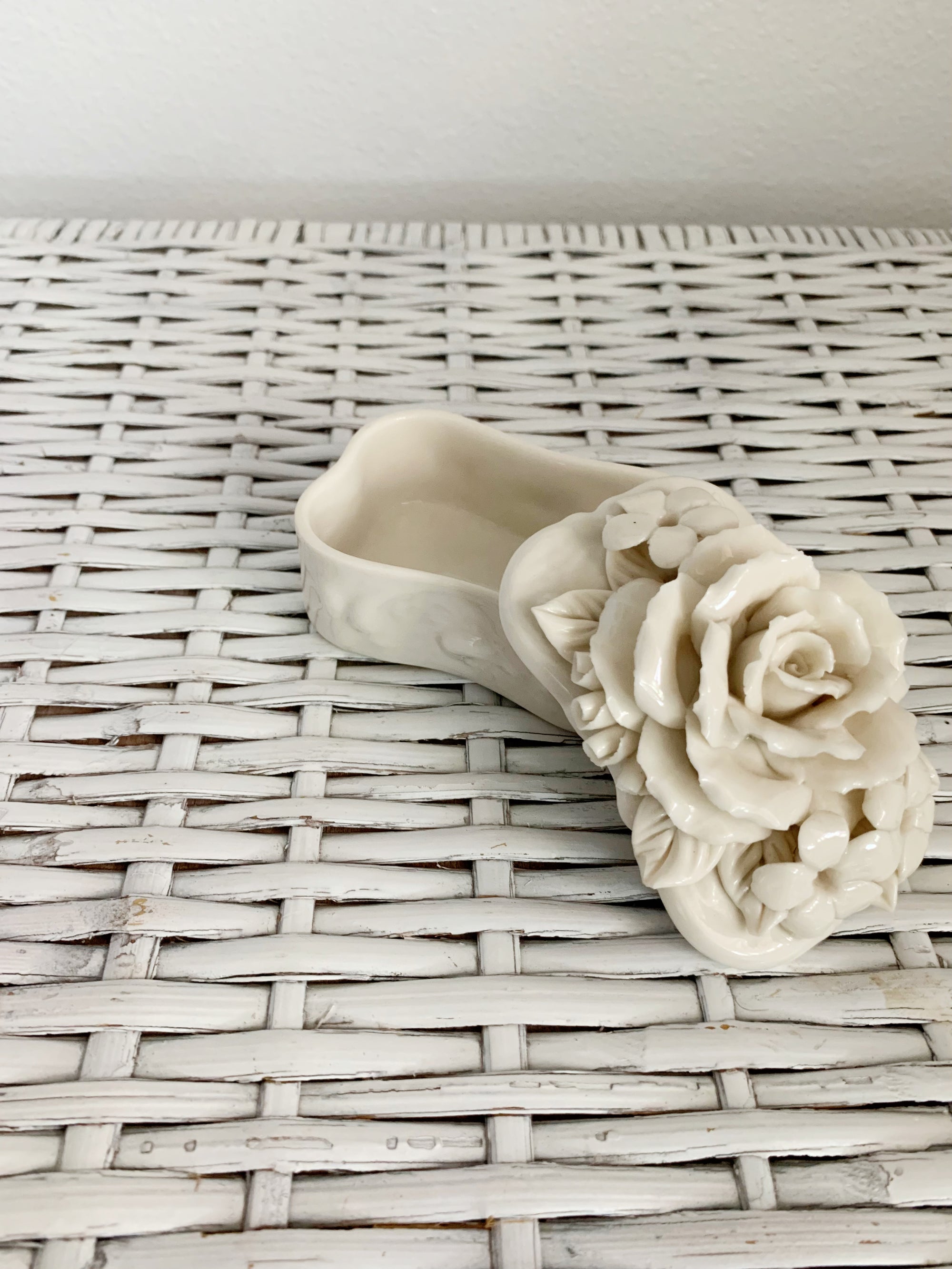 Leinani Porcelain Jewelry holder / decor