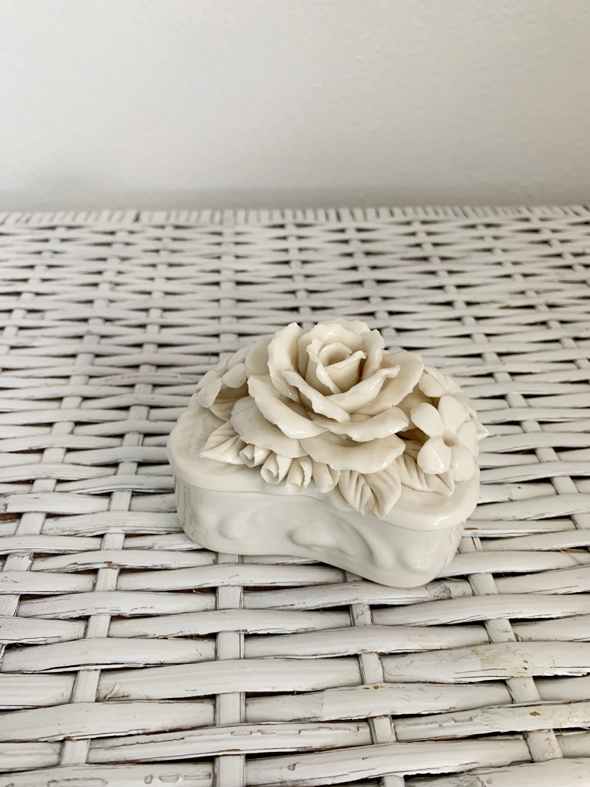 Leinani Porcelain Jewelry holder / decor