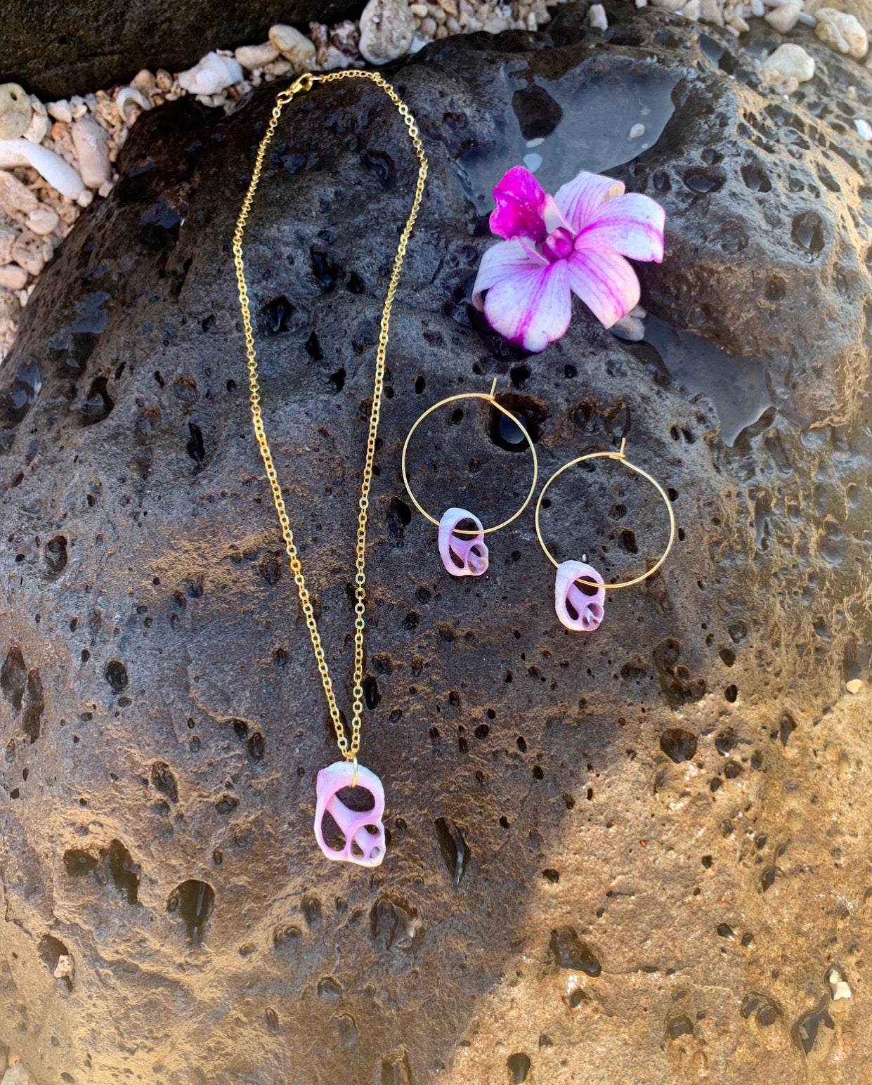 *LAST ONES Purple Seashell Charm necklace