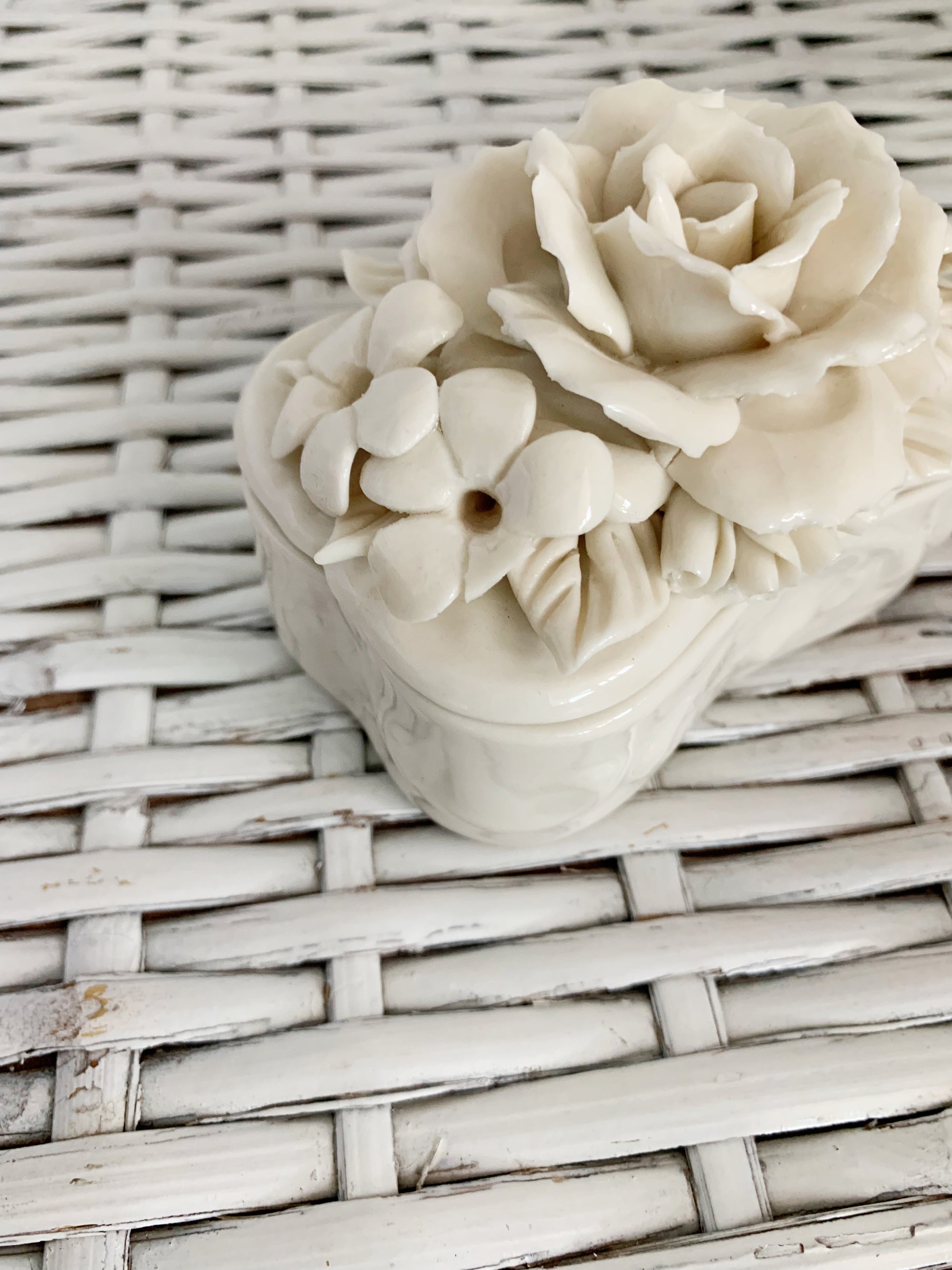 Leinani Porcelain Jewelry holder / decor