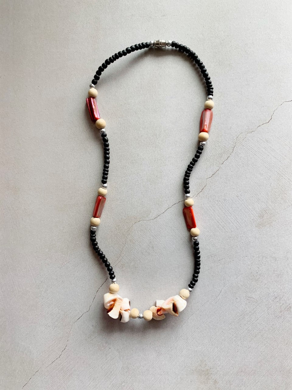 SHELL + RED MOTHER-OF-PEARL AND WOOD BEADED NECKLACE